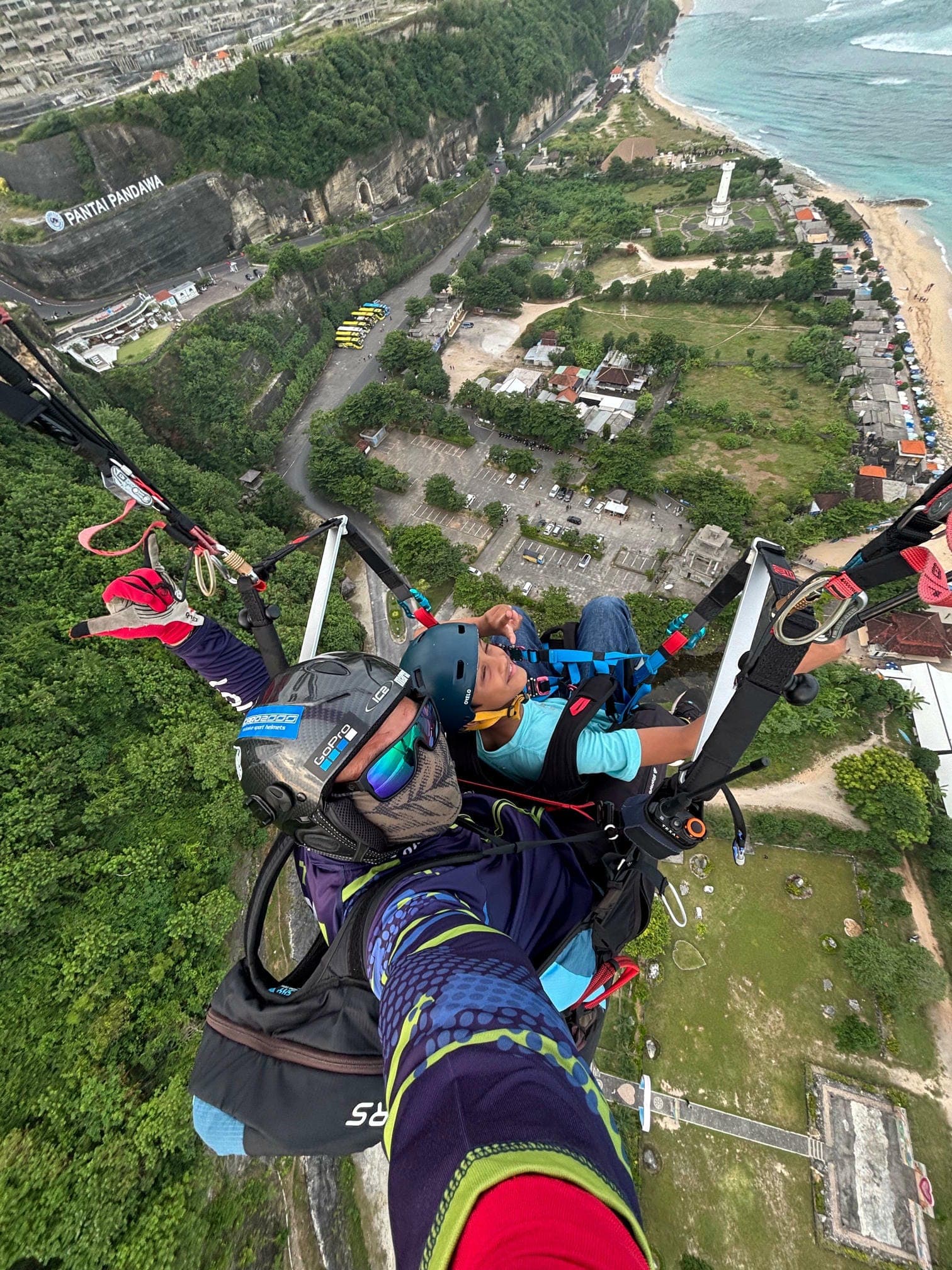 Pandawa cliffs paragliding